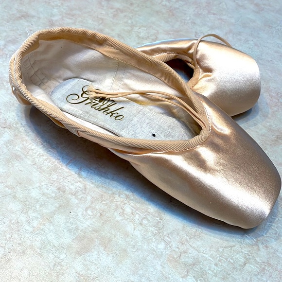 Grishko Shoes Grishko 207 Ballet Pointe Shoe 3x 4x Medium Shank New